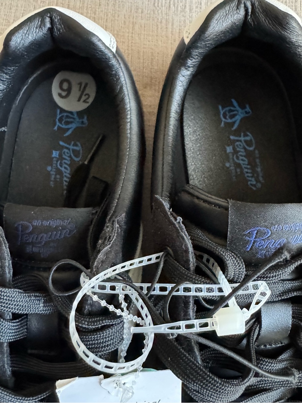 Original Penguin Men's Black Court Sneakers NWT Size 9.5 - Picture 3 of 6